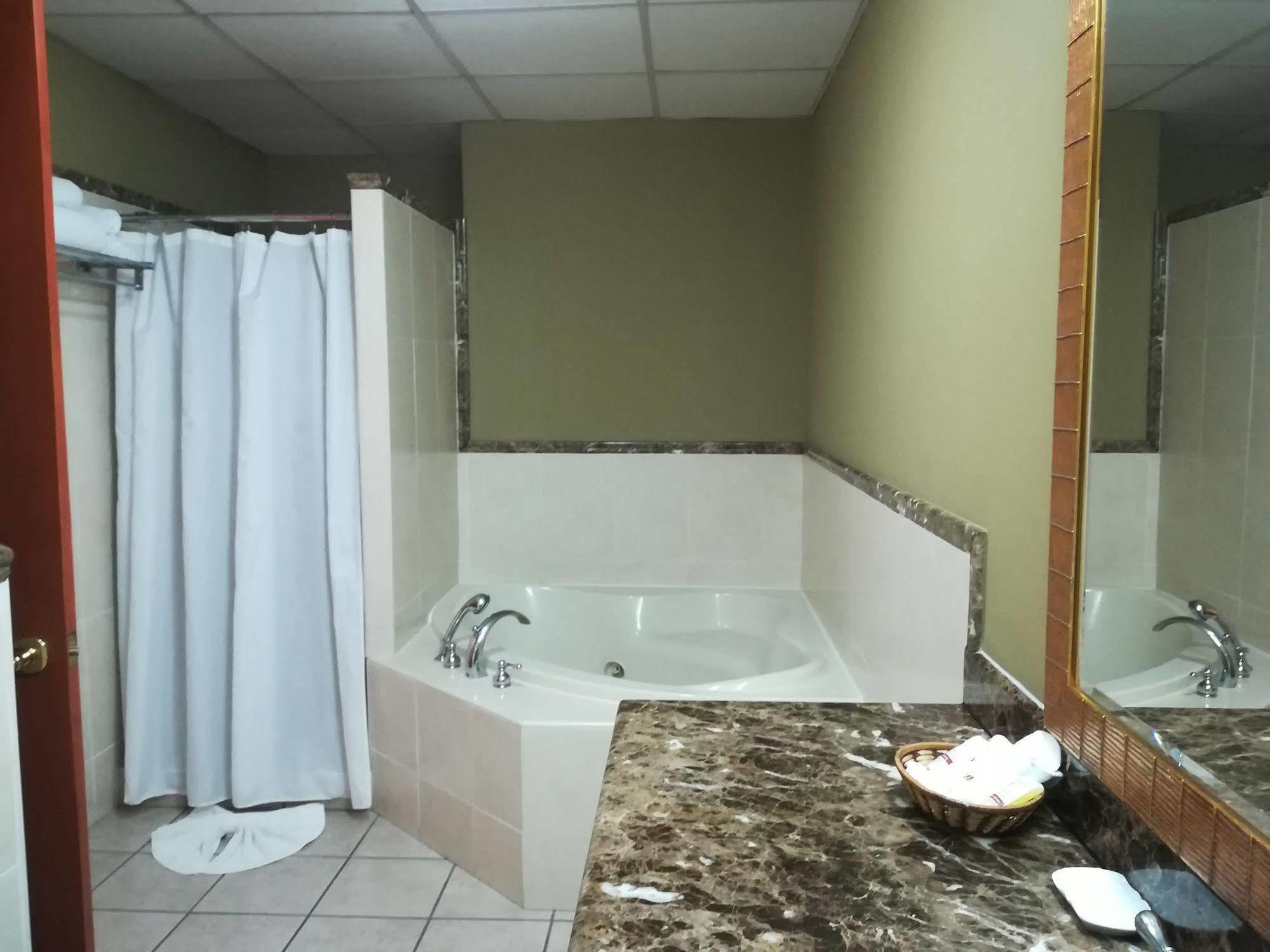 Suites Las Palmas, Hotel & Apartments. 산살바도르 외부 사진