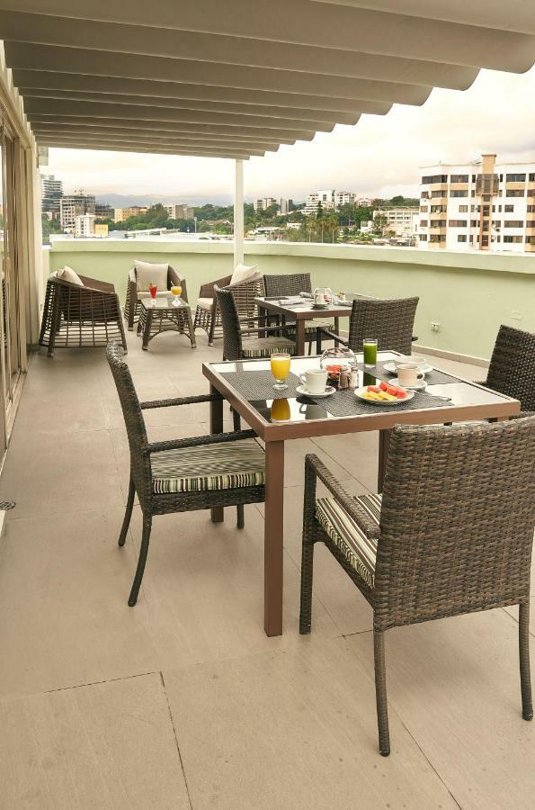 Suites Las Palmas, Hotel & Apartments. 산살바도르 외부 사진